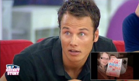 Op het scherm in het huis van Secret Story rtl5.