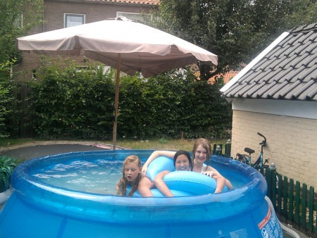 Nina, Liane en ik in het badje.